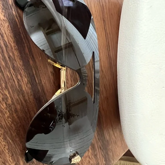Versace Sunglasses Gigi Like New Condition w/ Case! - Picture 6 of 7